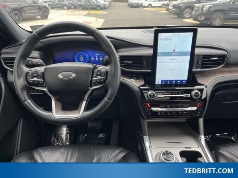 Certified 2022 Ford Explorer Platinum w/ Equipment Group 601A image 17