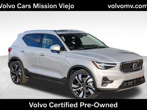 Used 2025 Volvo XC40 B5 Plus image 1