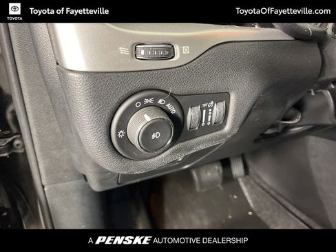 Used 2017 Jeep Cherokee Trailhawk image 25