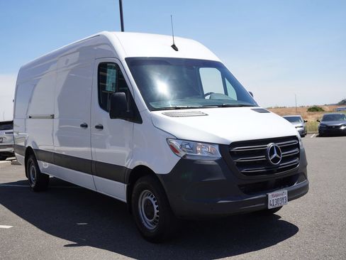 Used 2022 Mercedes-Benz Sprinter 2500 image 8