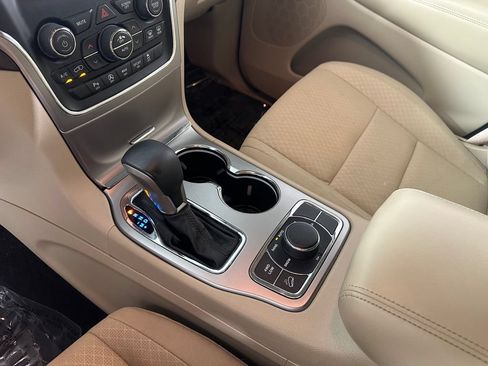 Used 2018 Jeep Grand Cherokee Laredo AWD/4WD image 33