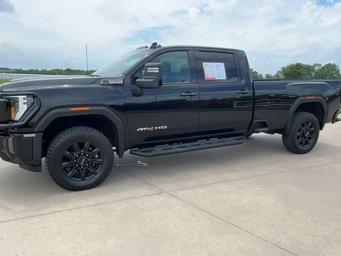 Used 2024 GMC Sierra 2500 AT4 w/ AT4 Preferred Package AWD/4WD image 3