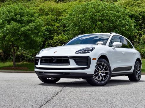 Used 2025 Porsche Macan AWD/4WD image 2