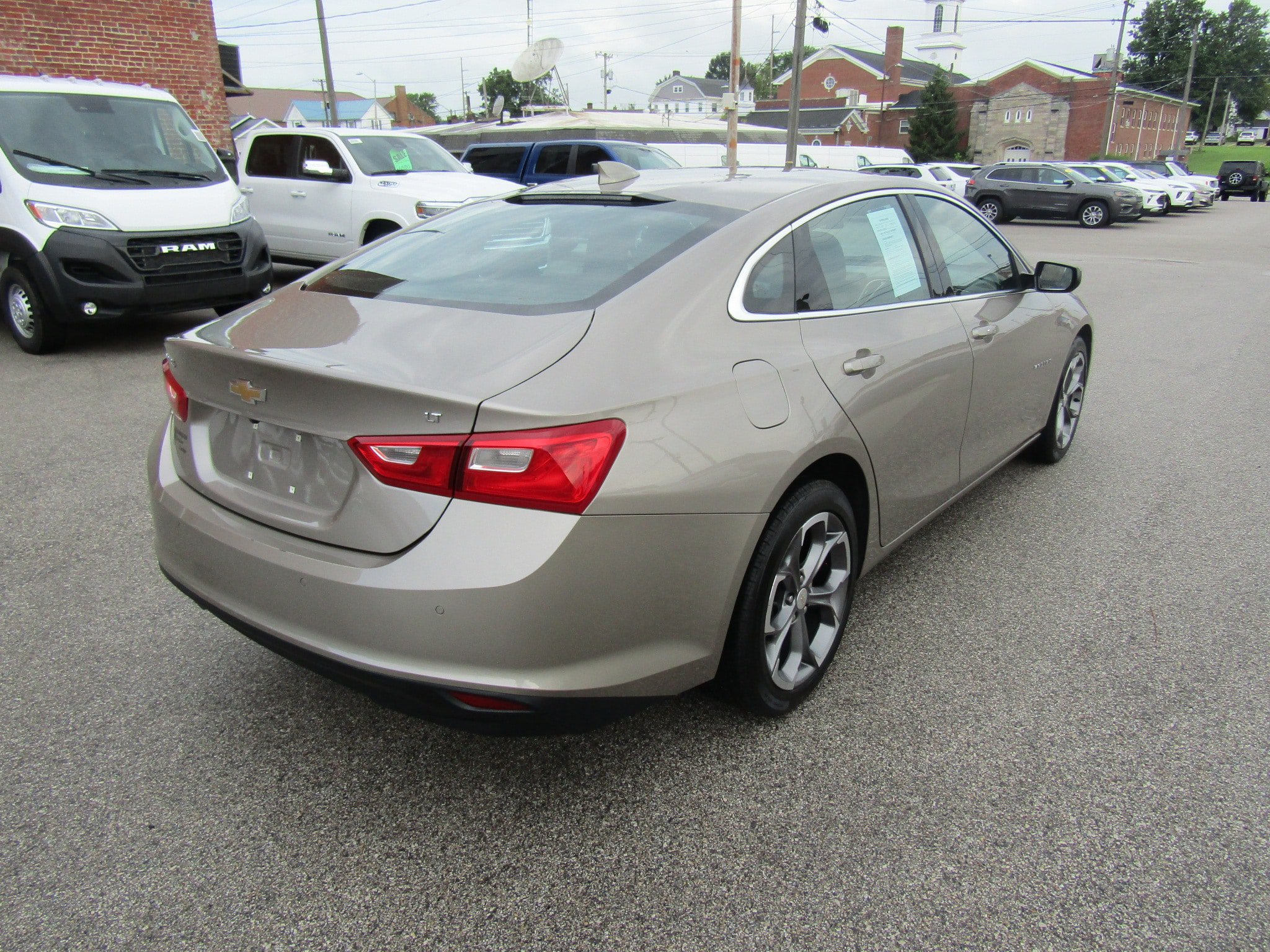 Used 2024 Chevrolet Malibu LT FWD image 3