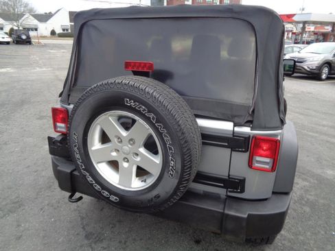 Used 2015 Jeep Wrangler Sport w/ Quick Order Package 24S AWD/4WD image 19