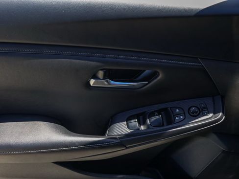 Used 2024 Nissan Sentra SV FWD image 23
