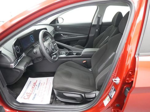 Used 2023 Hyundai Elantra SEL w/ Convenience Package FWD image 16