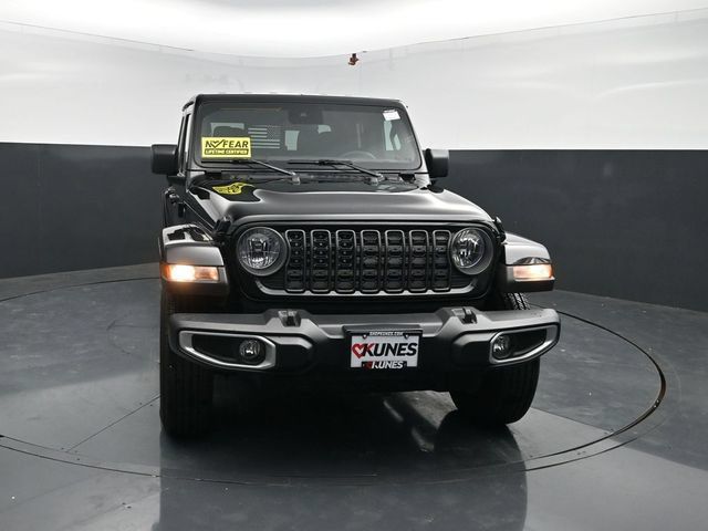 Used 2024 Jeep Gladiator Sport AWD/4WD image 2