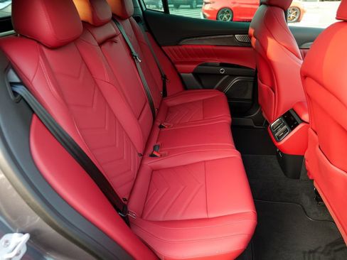 Used 2025 Maserati Grecale Modena AWD/4WD image 32