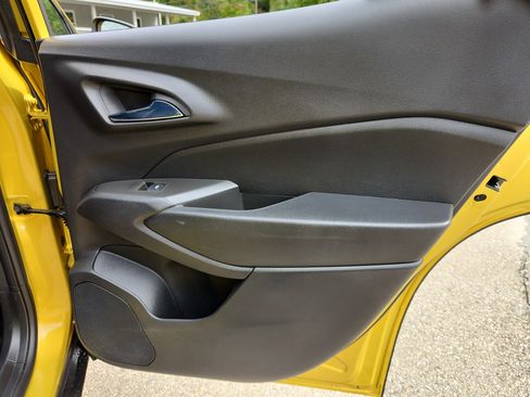 Used 2024 Chevrolet Trax RS w/ Sunroof Package image 45