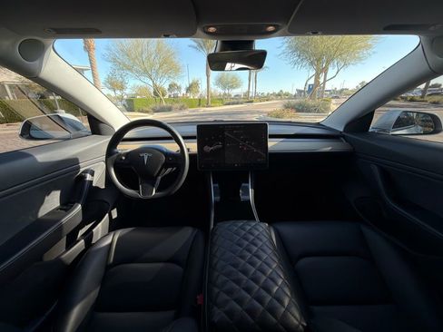 Used 2018 Tesla Model 3 Mid Range image 11