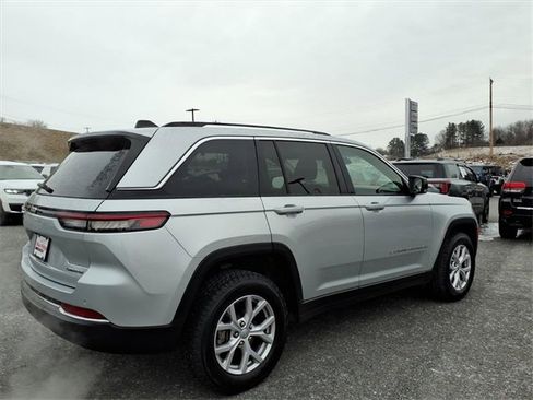 Used 2022 Jeep Grand Cherokee Limited image 4