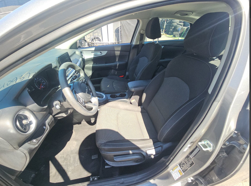 Used 2024 Kia Forte LXS FWD image 5