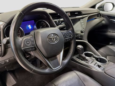Used 2020 Toyota Camry XLE FWD image 9