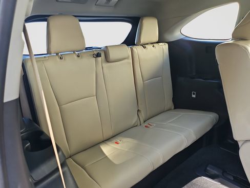 Used 2025 Toyota Highlander XLE FWD image 24