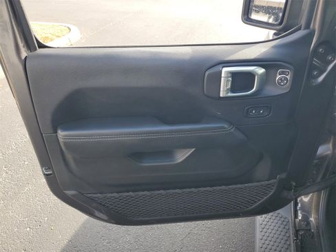 Used 2022 Jeep Wrangler Unlimited Sahara w/ Cold Weather Group image 13