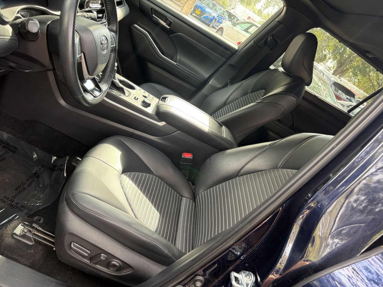 Used 2025 Toyota Highlander XSE AWD/4WD image 39