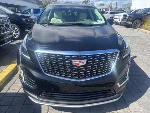 Used 2025 Cadillac XT5 Premium Luxury FWD image 3