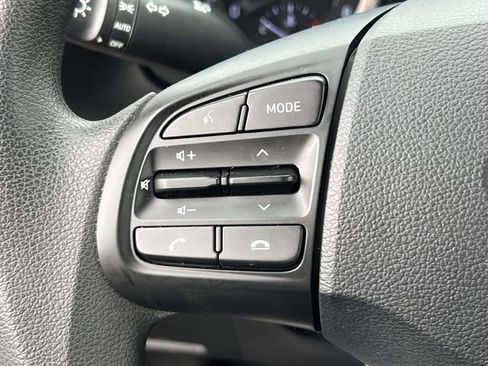 Certified 2022 Hyundai Venue SE image 18