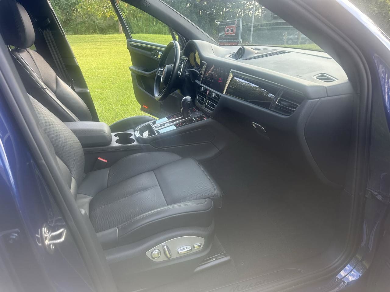 Used 2023 Porsche Macan AWD/4WD image 16