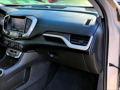 Used 2023 GMC Terrain SLT w/ Elevation Edition image 13