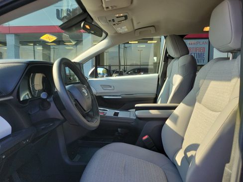 Used 2025 Toyota Sienna LE FWD image 15