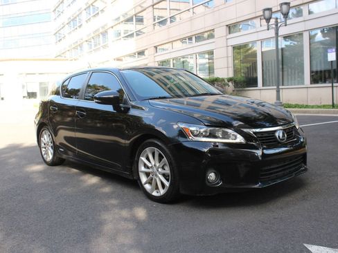 Used 2011 Lexus CT 200h Premium w/ Leather Pkg FWD image 1