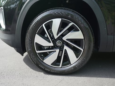 Used 2025 Volkswagen Atlas SEL image 11