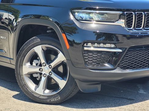 Used 2025 Jeep Grand Cherokee Limited AWD/4WD image 4