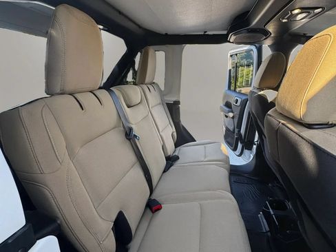 Used 2020 Jeep Wrangler Unlimited Sahara AWD/4WD image 31