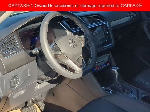 Used 2022 Volkswagen Tiguan SE image 2