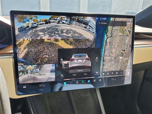 Used 2023 Tesla Model X image 19