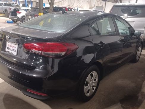 Used 2017 Kia Forte LX image 2