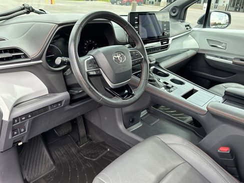 Used 2022 Toyota Sienna XSE w/ XSE Plus Package AWD/4WD image 19