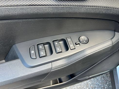 Used 2025 Kia Sportage LX FWD image 18
