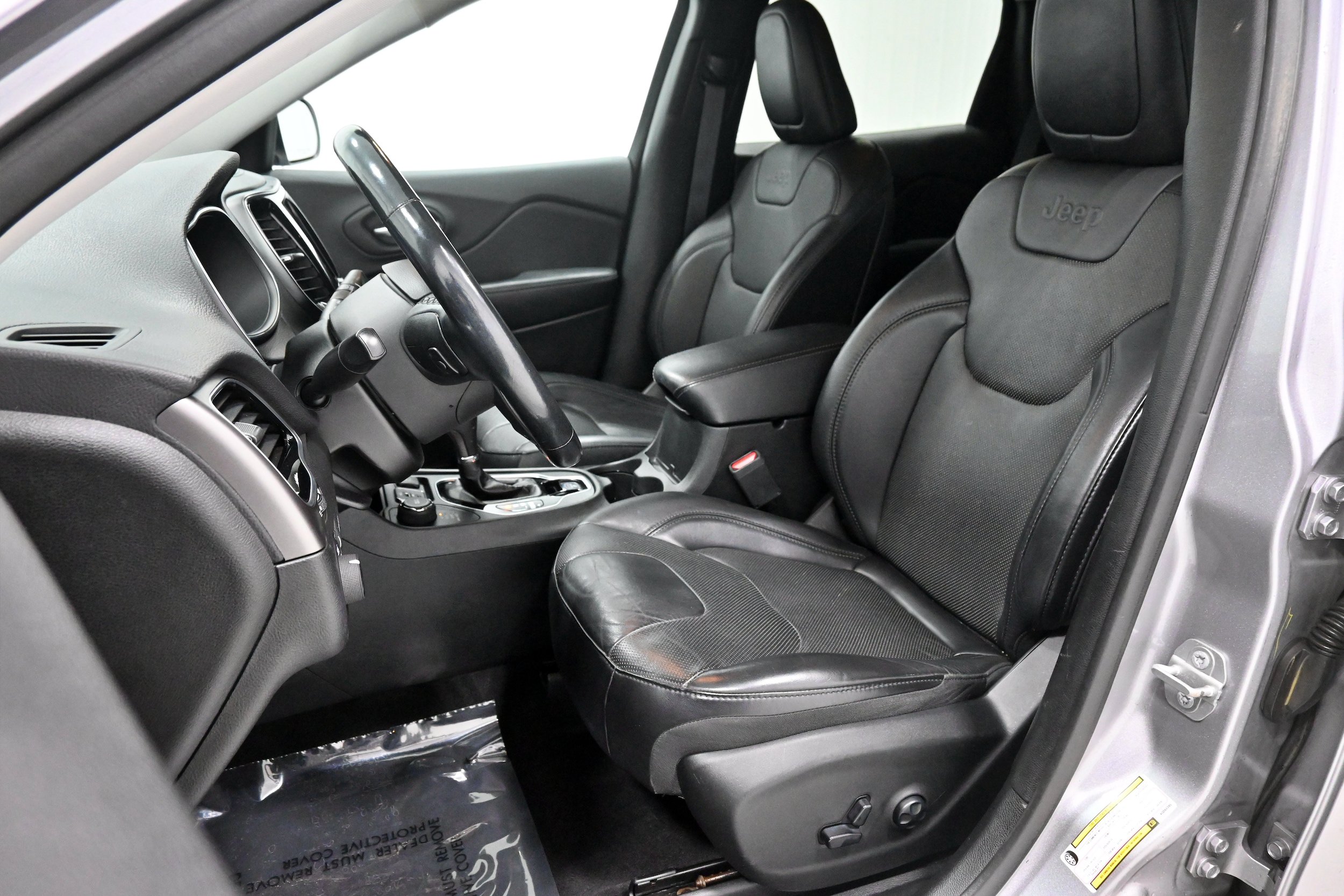 Used 2019 Jeep Cherokee Limited AWD/4WD image 6