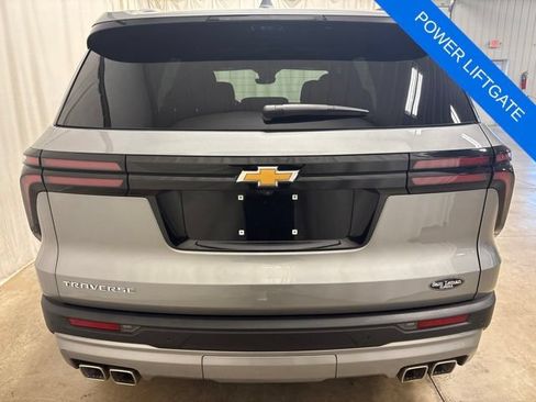 Used 2026 Chevrolet Traverse LT w/ Driver Confidence Package FWD image 5