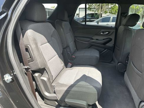 Used 2023 Chevrolet Traverse LT FWD image 18