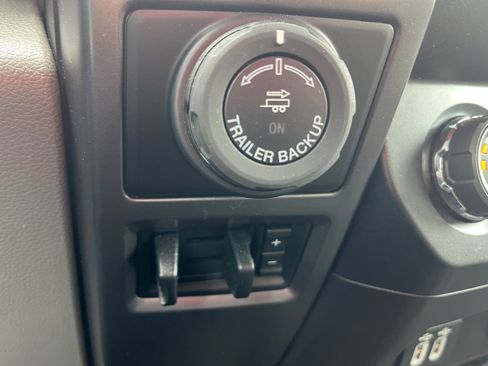 Used 2019 Ford F150 XLT w/ Equipment Group 302A Luxury AWD/4WD image 17