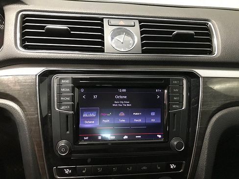 Used 2016 Volkswagen Passat 1.8T SE FWD image 28