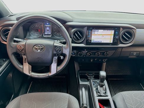 Used 2018 Toyota Tacoma TRD Sport image 14