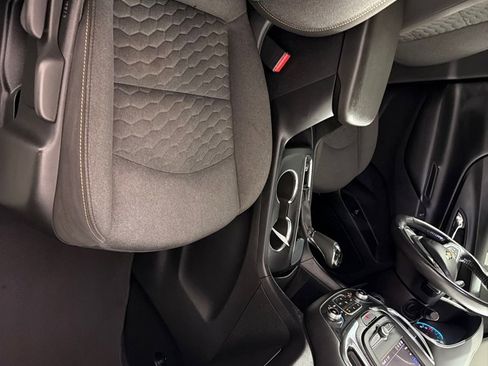 Used 2020 Chevrolet Equinox LT image 22