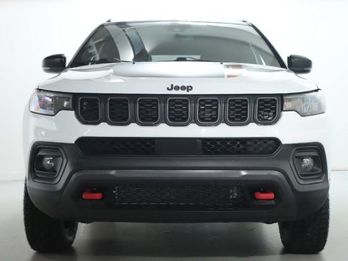 Used 2025 Jeep Compass Trailhawk AWD/4WD image 5
