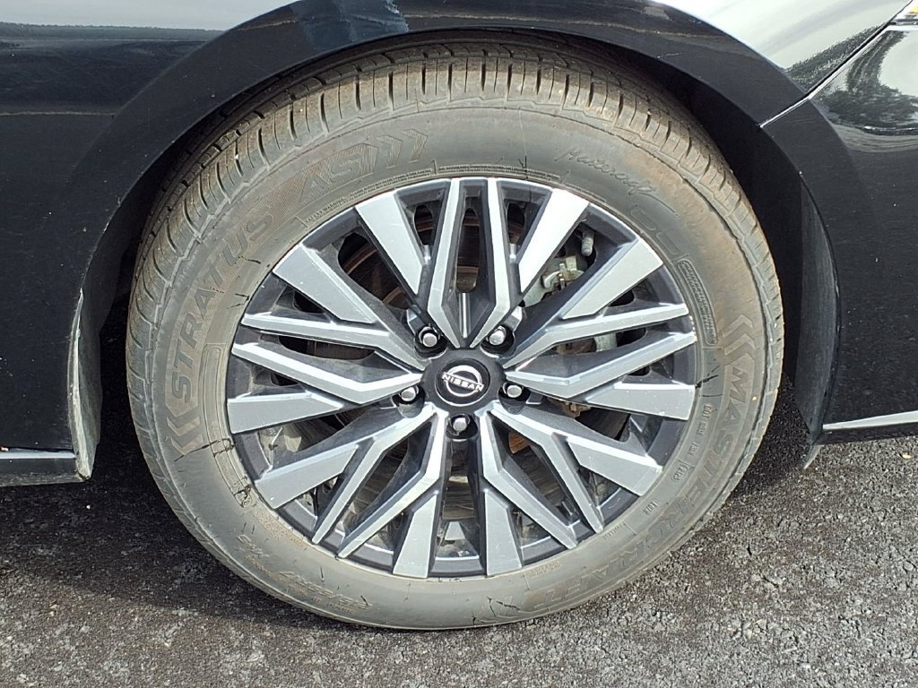 Used 2025 Nissan Altima 2.5 SV FWD image 27