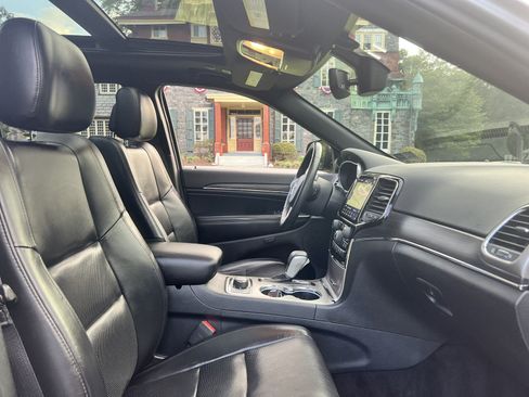 Used 2019 Jeep Grand Cherokee Limited w/ Luxury Group II AWD/4WD image 20