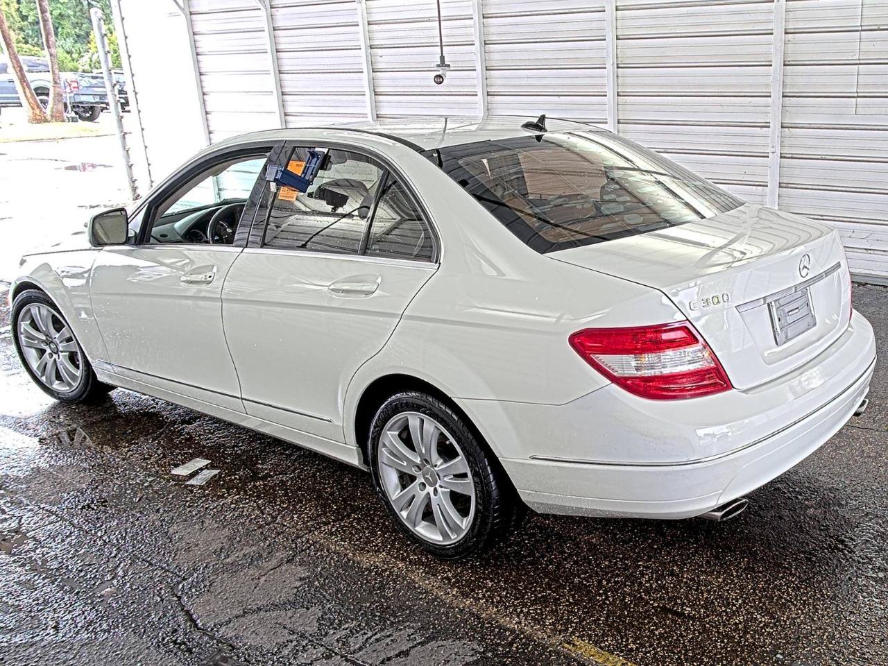Used 2009 Mercedes-Benz C 300 Sedan image 4