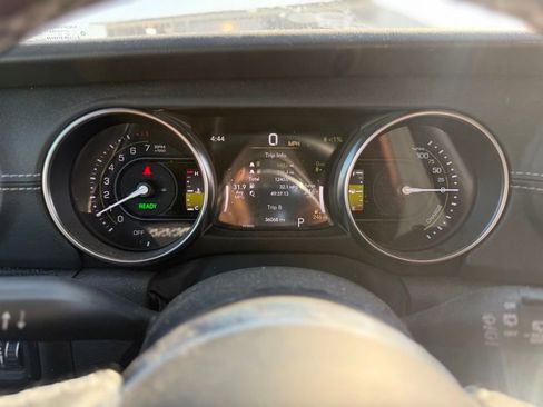 Used 2023 Jeep Wrangler Unlimited Sahara w/ Cold Weather Group AWD/4WD image 10