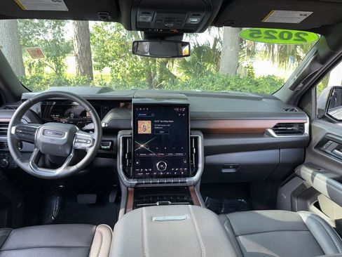 Used 2025 GMC Yukon XL Denali AWD/4WD image 53