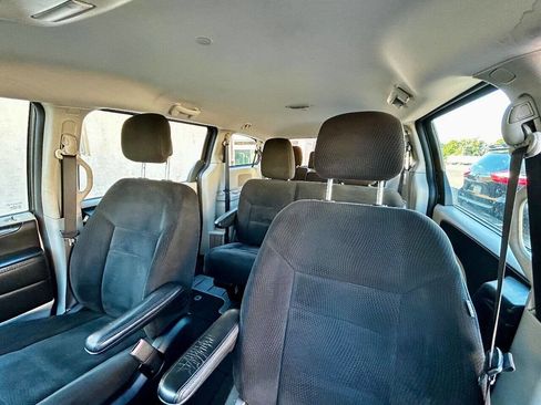 Used 2016 Dodge Grand Caravan image 11