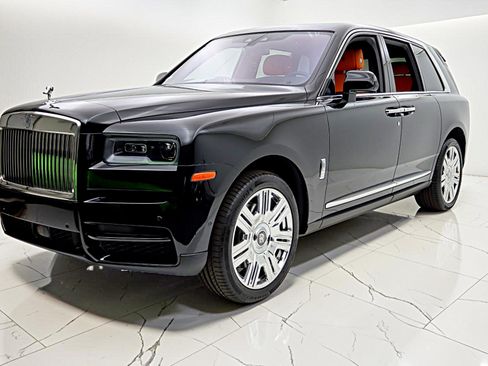 Used 2022 Rolls-Royce Cullinan AWD/4WD image 2